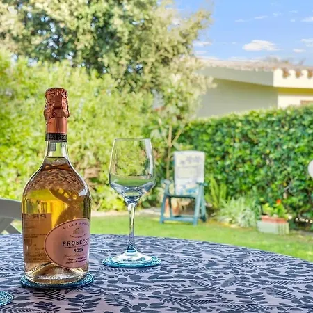 בית נופש Blue Oasi, 50m From The Beach, Garden & Bbq *